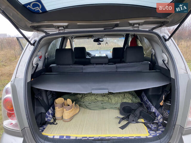 Серый Тойота Королла Версо, объемом двигателя 2.2 л и пробегом 277 тыс. км за 6800 $, фото 6 на Automoto.ua