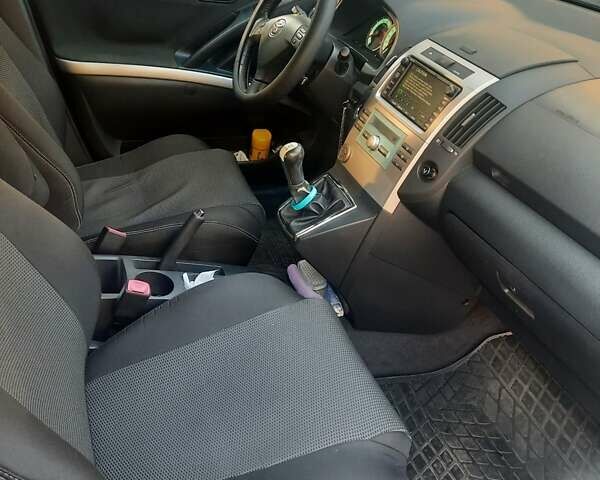 Серый Тойота Королла Версо, объемом двигателя 2.2 л и пробегом 230 тыс. км за 7200 $, фото 6 на Automoto.ua