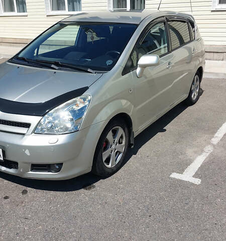 Сірий Тойота Королла Версо, об'ємом двигуна 1.8 л та пробігом 253 тис. км за 6300 $, фото 1 на Automoto.ua