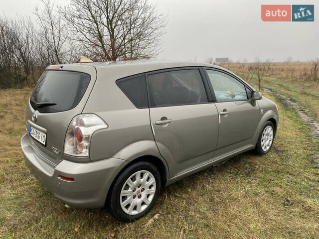 Серый Тойота Королла Версо, объемом двигателя 2.2 л и пробегом 277 тыс. км за 6800 $, фото 5 на Automoto.ua