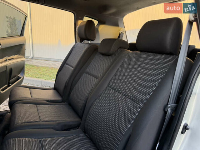 Серый Тойота Королла Версо, объемом двигателя 2.2 л и пробегом 268 тыс. км за 7850 $, фото 25 на Automoto.ua