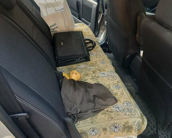 Серый Тойота Королла Версо, объемом двигателя 2.2 л и пробегом 230 тыс. км за 7200 $, фото 7 на Automoto.ua