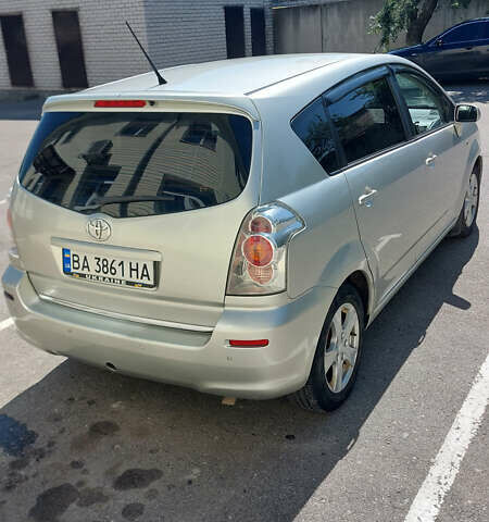 Сірий Тойота Королла Версо, об'ємом двигуна 1.8 л та пробігом 253 тис. км за 6300 $, фото 3 на Automoto.ua