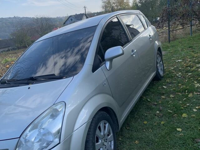 Серый Тойота Королла Версо, объемом двигателя 2.2 л и пробегом 293 тыс. км за 5500 $, фото 1 на Automoto.ua