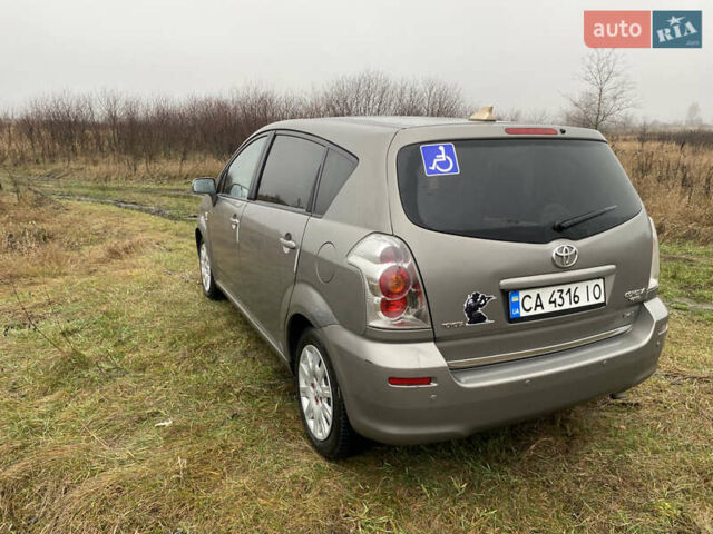 Серый Тойота Королла Версо, объемом двигателя 2.2 л и пробегом 277 тыс. км за 6800 $, фото 10 на Automoto.ua