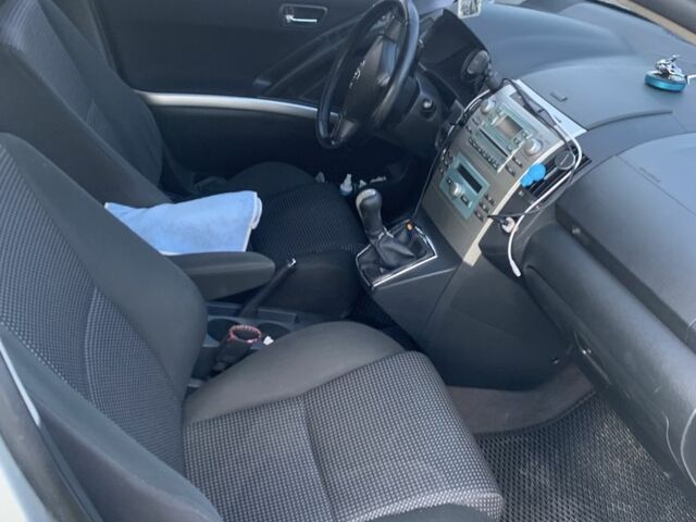 Серый Тойота Королла Версо, объемом двигателя 2.2 л и пробегом 293 тыс. км за 5500 $, фото 4 на Automoto.ua