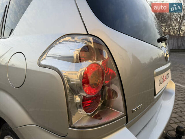 Серый Тойота Королла Версо, объемом двигателя 2.2 л и пробегом 268 тыс. км за 7850 $, фото 16 на Automoto.ua