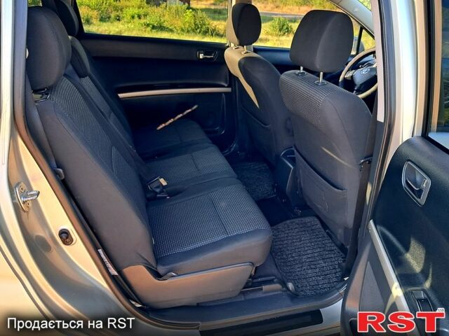 Серый Тойота Королла Версо, объемом двигателя 2.2 л и пробегом 183 тыс. км за 6500 $, фото 7 на Automoto.ua