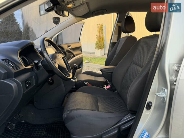 Серый Тойота Королла Версо, объемом двигателя 2.2 л и пробегом 268 тыс. км за 7850 $, фото 30 на Automoto.ua