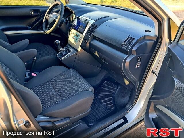 Серый Тойота Королла Версо, объемом двигателя 2.2 л и пробегом 183 тыс. км за 6500 $, фото 6 на Automoto.ua