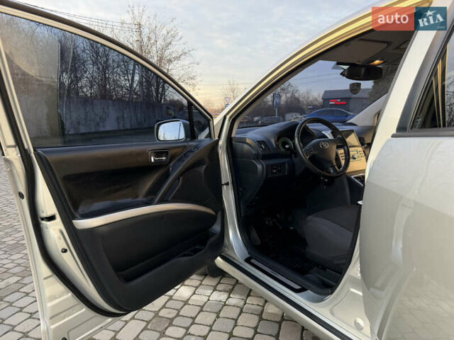 Серый Тойота Королла Версо, объемом двигателя 2.2 л и пробегом 268 тыс. км за 7850 $, фото 28 на Automoto.ua