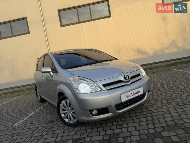 Серый Тойота Королла Версо, объемом двигателя 2.2 л и пробегом 268 тыс. км за 7850 $, фото 1 на Automoto.ua