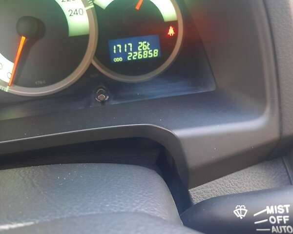 Серый Тойота Королла Версо, объемом двигателя 2.2 л и пробегом 230 тыс. км за 7200 $, фото 13 на Automoto.ua