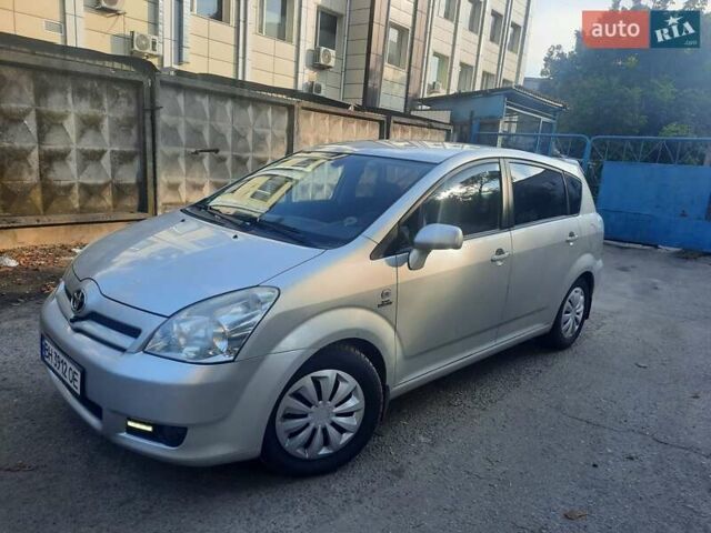 Серый Тойота Королла Версо, объемом двигателя 2.2 л и пробегом 230 тыс. км за 7200 $, фото 1 на Automoto.ua