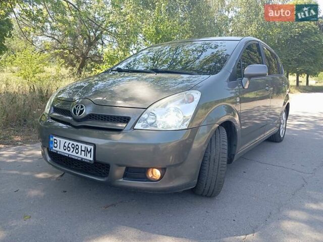 Сірий Тойота Королла Версо, об'ємом двигуна 2.2 л та пробігом 194 тис. км за 7300 $, фото 1 на Automoto.ua