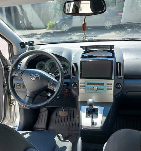 Сірий Тойота Королла Версо, об'ємом двигуна 1.8 л та пробігом 253 тис. км за 6300 $, фото 6 на Automoto.ua