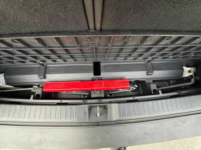 Серый Тойота Королла Версо, объемом двигателя 2.2 л и пробегом 214 тыс. км за 6800 $, фото 1 на Automoto.ua