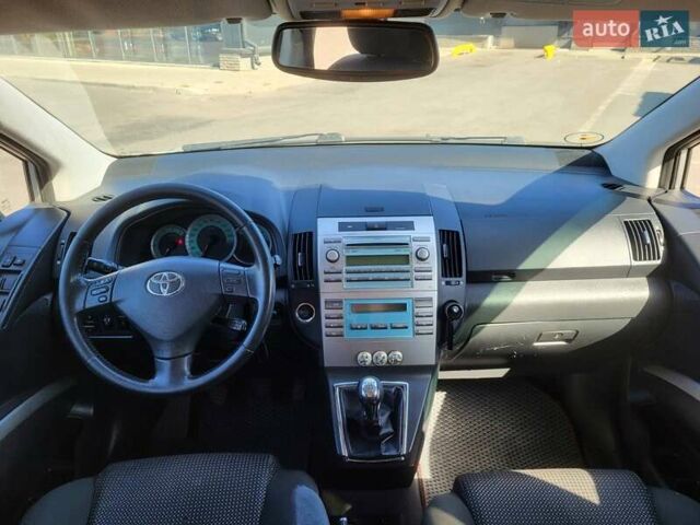 Серый Тойота Королла Версо, объемом двигателя 2.2 л и пробегом 256 тыс. км за 6500 $, фото 5 на Automoto.ua