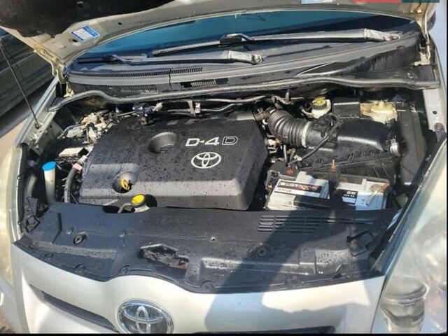 Серый Тойота Королла Версо, объемом двигателя 2.2 л и пробегом 256 тыс. км за 6500 $, фото 4 на Automoto.ua