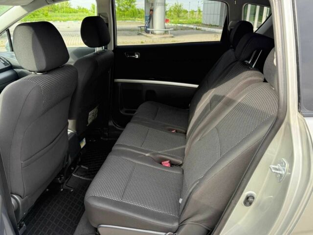 Серый Тойота Королла Версо, объемом двигателя 2.2 л и пробегом 214 тыс. км за 6800 $, фото 6 на Automoto.ua