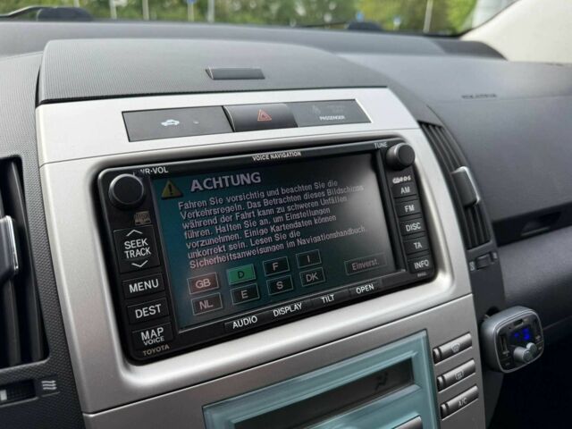 Серый Тойота Королла Версо, объемом двигателя 2.2 л и пробегом 214 тыс. км за 6800 $, фото 2 на Automoto.ua