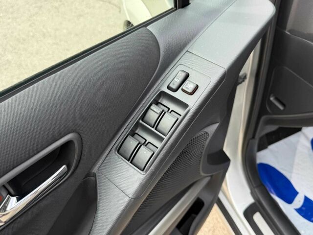 Серый Тойота Королла Версо, объемом двигателя 2.2 л и пробегом 214 тыс. км за 6800 $, фото 10 на Automoto.ua