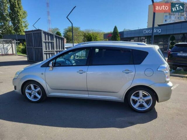 Серый Тойота Королла Версо, объемом двигателя 2.2 л и пробегом 256 тыс. км за 6500 $, фото 1 на Automoto.ua