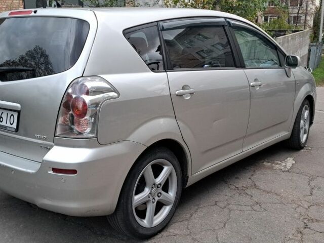 Серый Тойота Королла Версо, объемом двигателя 2.2 л и пробегом 480 тыс. км за 5500 $, фото 2 на Automoto.ua