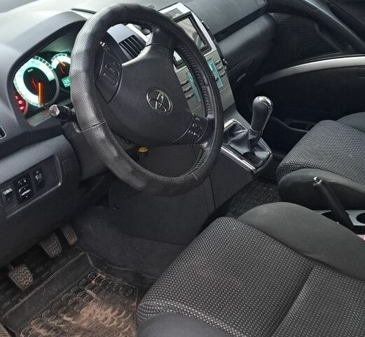 Серый Тойота Королла Версо, объемом двигателя 2.2 л и пробегом 480 тыс. км за 5500 $, фото 5 на Automoto.ua