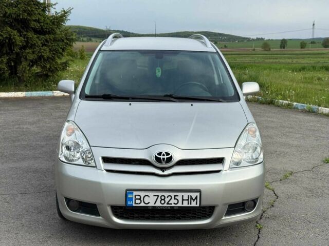 Серый Тойота Королла Версо, объемом двигателя 2.2 л и пробегом 214 тыс. км за 6800 $, фото 9 на Automoto.ua