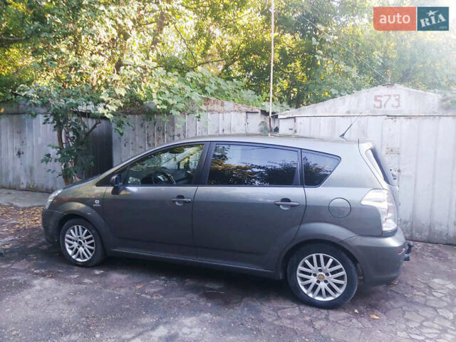 Серый Тойота Королла Версо, объемом двигателя 2.23 л и пробегом 330 тыс. км за 5950 $, фото 4 на Automoto.ua