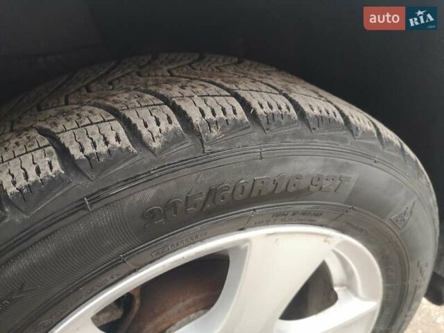 Серый Тойота Королла Версо, объемом двигателя 2.23 л и пробегом 291 тыс. км за 7000 $, фото 14 на Automoto.ua