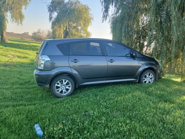 Серый Тойота Королла Версо, объемом двигателя 2.2 л и пробегом 279 тыс. км за 7000 $, фото 4 на Automoto.ua