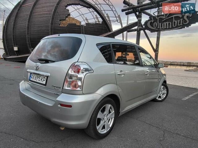 Серый Тойота Королла Версо, объемом двигателя 2.2 л и пробегом 197 тыс. км за 7300 $, фото 13 на Automoto.ua