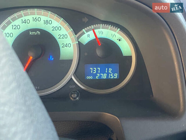 Серый Тойота Королла Версо, объемом двигателя 2.2 л и пробегом 278 тыс. км за 5500 $, фото 9 на Automoto.ua