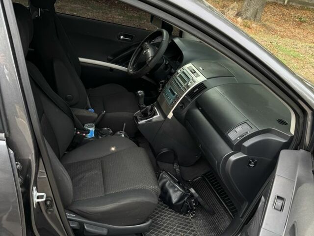 Сірий Тойота Королла Версо, об'ємом двигуна 2.2 л та пробігом 210 тис. км за 5500 $, фото 5 на Automoto.ua