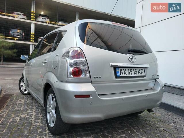 Серый Тойота Королла Версо, объемом двигателя 2.2 л и пробегом 197 тыс. км за 7300 $, фото 88 на Automoto.ua
