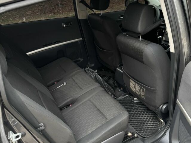 Сірий Тойота Королла Версо, об'ємом двигуна 2.2 л та пробігом 210 тис. км за 5500 $, фото 6 на Automoto.ua