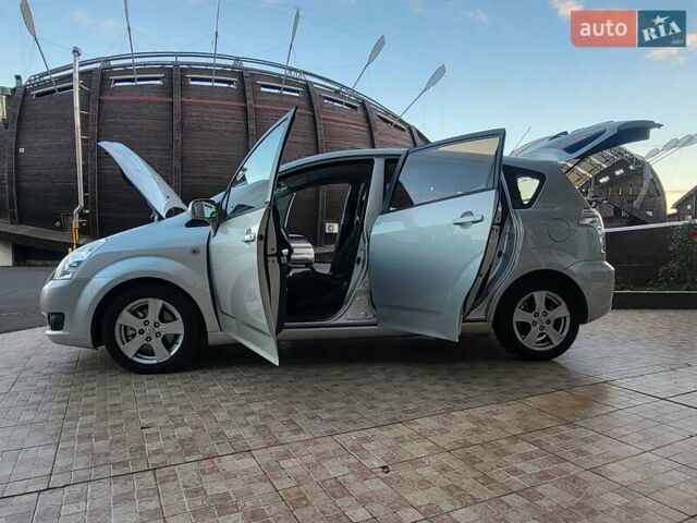 Серый Тойота Королла Версо, объемом двигателя 2.2 л и пробегом 197 тыс. км за 7300 $, фото 59 на Automoto.ua