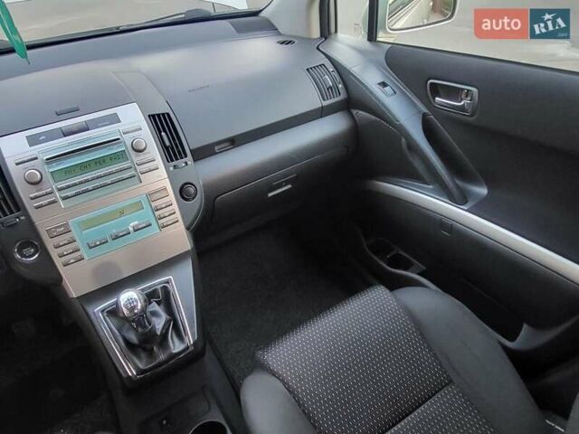 Серый Тойота Королла Версо, объемом двигателя 2.2 л и пробегом 197 тыс. км за 7300 $, фото 47 на Automoto.ua