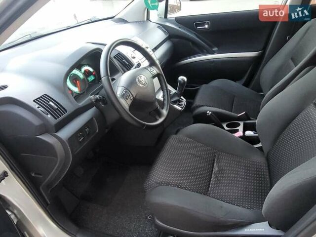 Серый Тойота Королла Версо, объемом двигателя 2.2 л и пробегом 197 тыс. км за 7300 $, фото 51 на Automoto.ua
