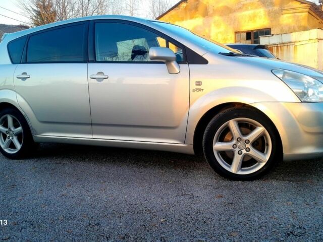 Серый Тойота Королла Версо, объемом двигателя 2 л и пробегом 295 тыс. км за 2699 $, фото 1 на Automoto.ua