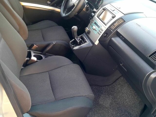 Серый Тойота Королла Версо, объемом двигателя 2 л и пробегом 295 тыс. км за 2699 $, фото 5 на Automoto.ua