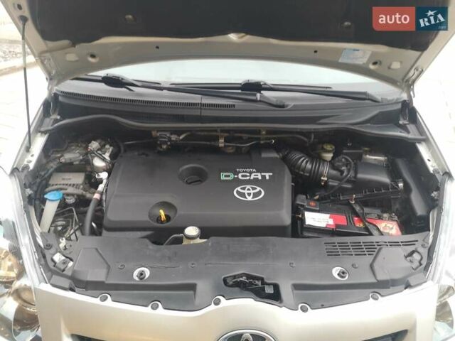 Серый Тойота Королла Версо, объемом двигателя 2.23 л и пробегом 291 тыс. км за 7000 $, фото 13 на Automoto.ua