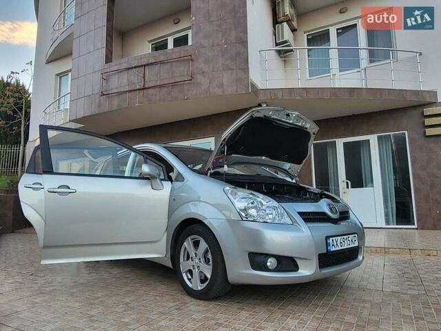 Серый Тойота Королла Версо, объемом двигателя 2.2 л и пробегом 197 тыс. км за 7300 $, фото 58 на Automoto.ua