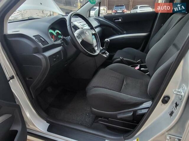 Серый Тойота Королла Версо, объемом двигателя 2.2 л и пробегом 197 тыс. км за 7300 $, фото 52 на Automoto.ua