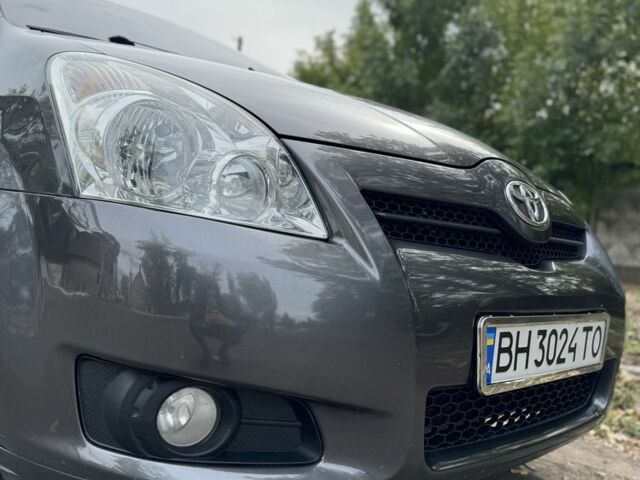 Сірий Тойота Королла Версо, об'ємом двигуна 2.2 л та пробігом 210 тис. км за 5500 $, фото 2 на Automoto.ua
