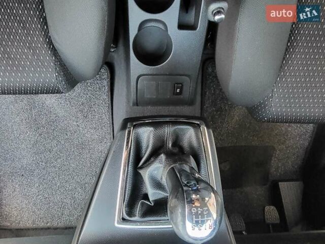 Серый Тойота Королла Версо, объемом двигателя 2.2 л и пробегом 197 тыс. км за 7300 $, фото 37 на Automoto.ua