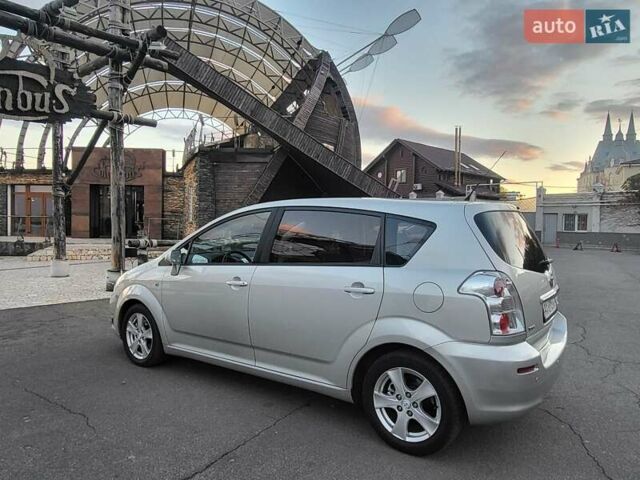 Серый Тойота Королла Версо, объемом двигателя 2.2 л и пробегом 197 тыс. км за 7300 $, фото 7 на Automoto.ua