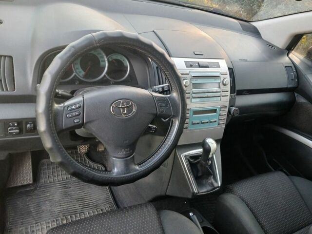 Серый Тойота Королла Версо, объемом двигателя 2.2 л и пробегом 279 тыс. км за 7000 $, фото 3 на Automoto.ua